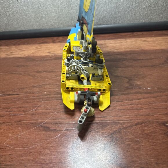 LEGO TECHNIC: Racing Yacht (42074) Complete - Picture 8 of 9